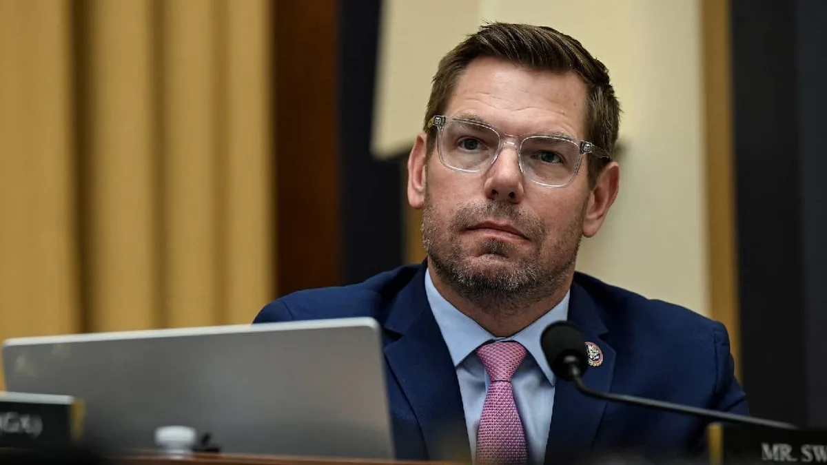 El FBI allanó la casa de Eric Swalwell, excongresista investigado por agresión sexual