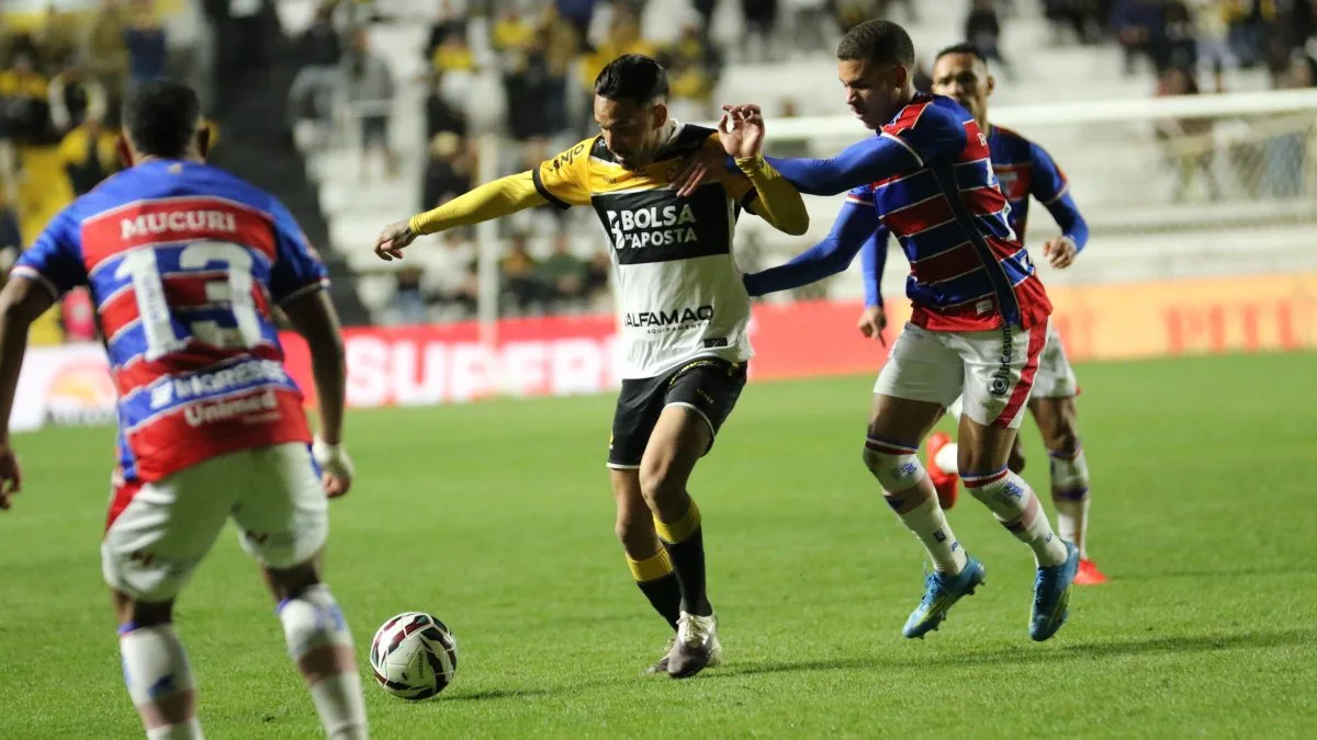 Criciúma perde invencibilidade e a partida para o Fortaleza no Heriberto Hülse