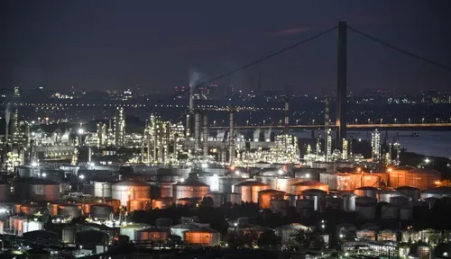 Oil prices slide as markets await Trump’s ‘most crushing’ Iran sanctions plan