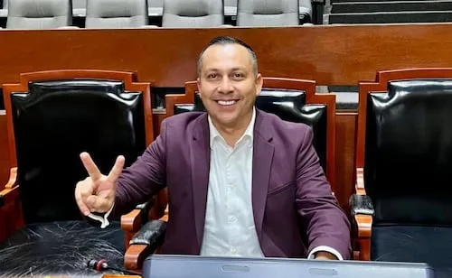 Detienen al "Tofis", exalcalde de Jamay, Jalisco; es trasladado a sede de FGR en Guadalajara