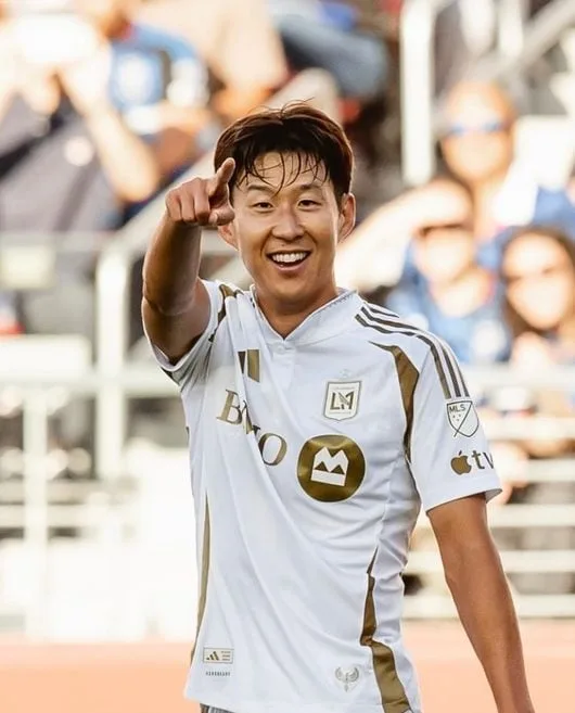 손흥민 왼발 미쳤다! '환상 감아차기'로 선제골 작렬...3경기 만에 득점포, LAFC는 1-0 리드로 전반 종료