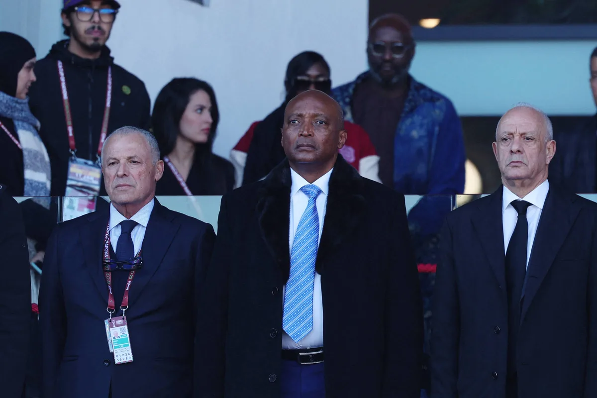Presidente da federação de futebol da Nigéria renuncia em meio a acusações de corrupção