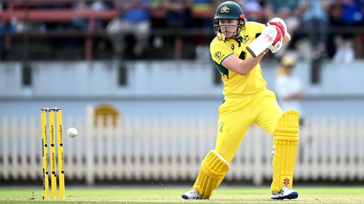 Australia win toss and bowl in T20 clash with NZ