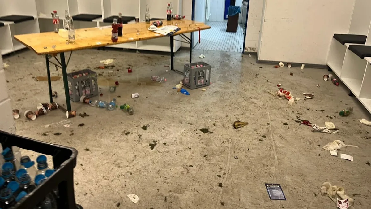 Heftige Anschuldigungen - Haben Lautern-Profis die Waldhof-Kabine verwüstet?
