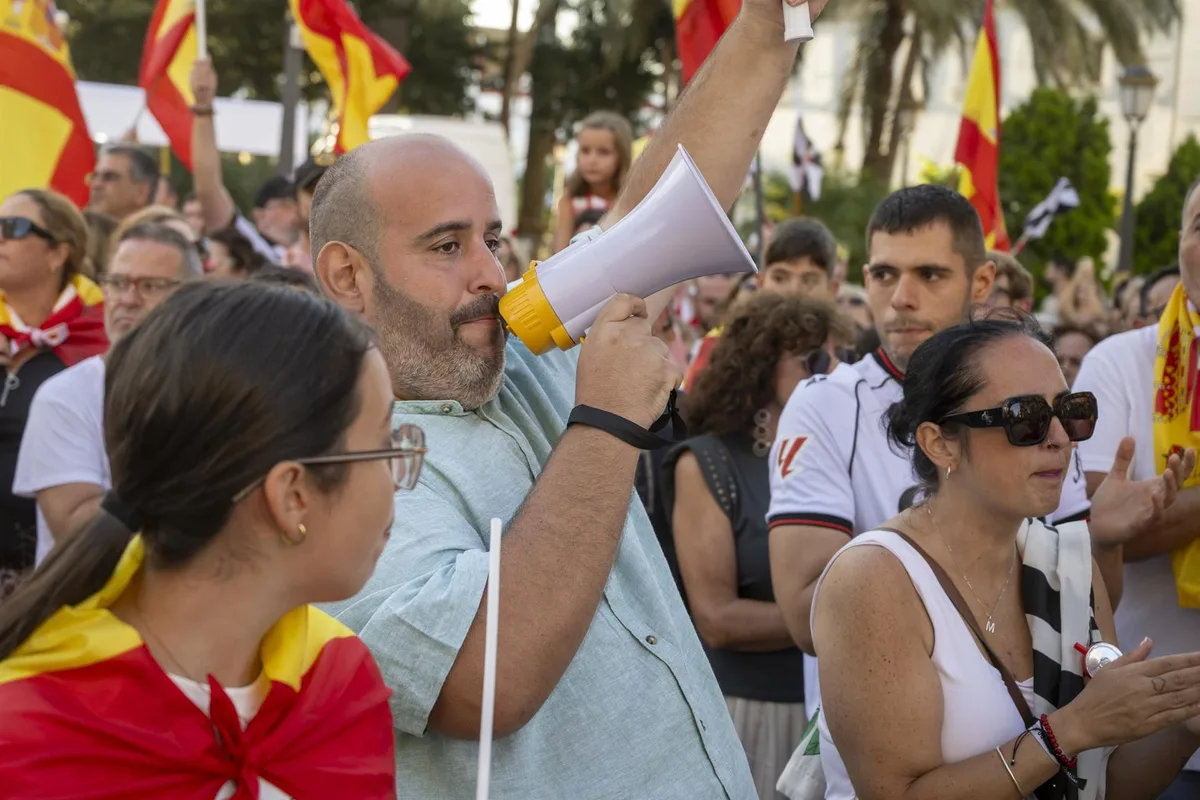 Bomberos y otros profesionales al pie de la crisis se manifiestan en Ceuta para reclamar soluciones