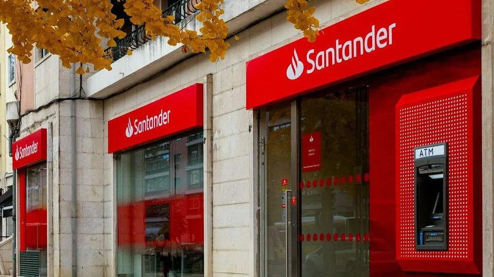 Santander Portugal lança campanha de domiciliação de ordenado e paga até 750 euros