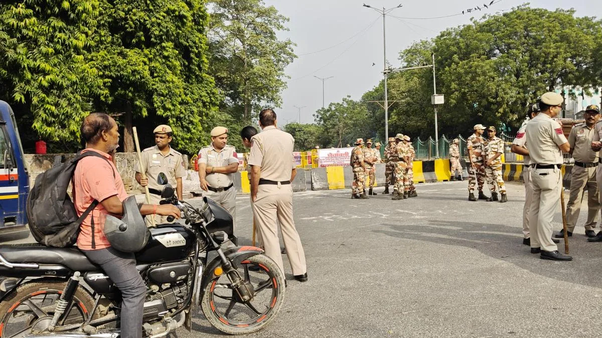 Delhi protest: Daily wage workers prevented from reaching workplace
