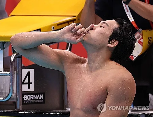 [아시안게임] 김영범, 남자 자유형 50ｍ 금메달…한국 수영 첫 금(종합)