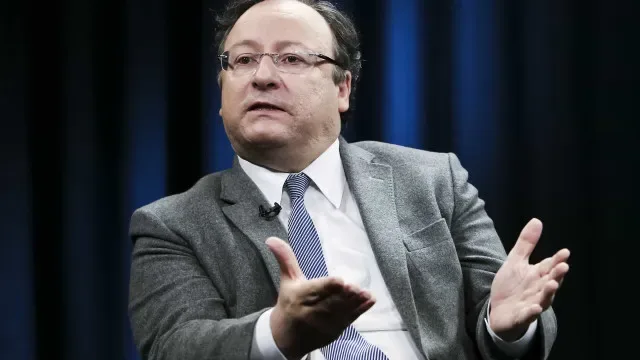 Assis diz que é "inadmissível" comparação entre líderes do PS e Chega