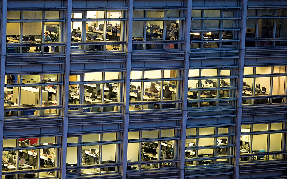 Encerramentos de empresas caem 8% nos últimos 12 meses