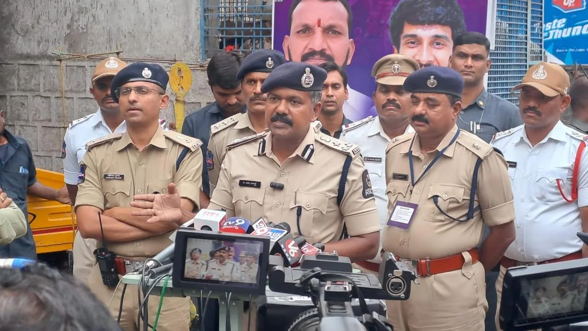 Khairatabad Bada Ganesh: Traffic police issue route plan, urge devotees to use public transport