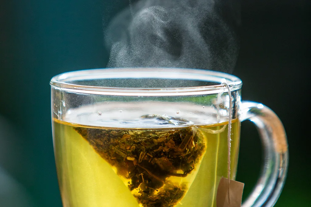 Polifenóis presentes em uva, café e chá-verde favorecem a microbiota