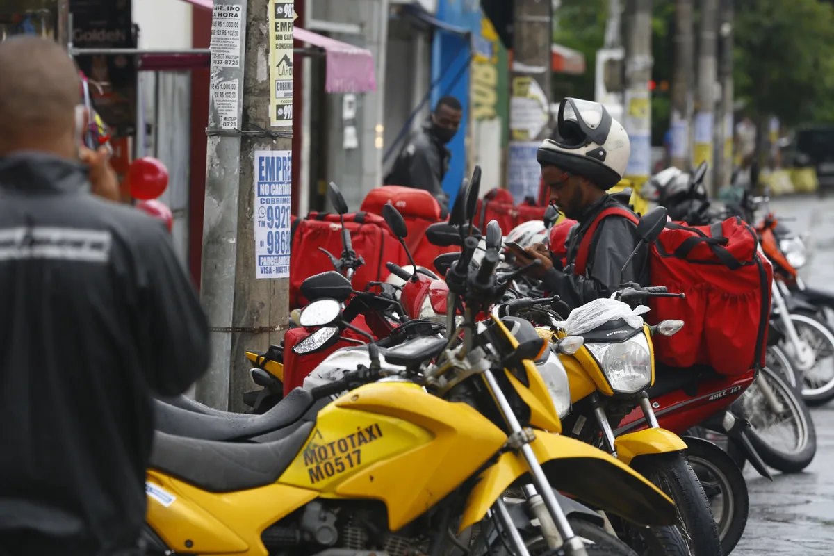 Paralisação de entregadores afeta funcionamento de restaurantes em Salvador