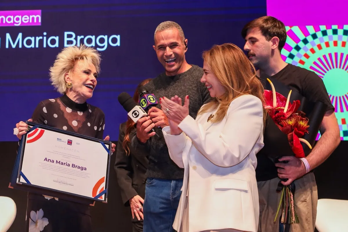 USP homenageia Ana Maria Braga por contribuição à comunicação