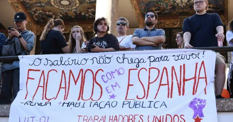 Habitação. Polícia retira tendas de protesto no Porto