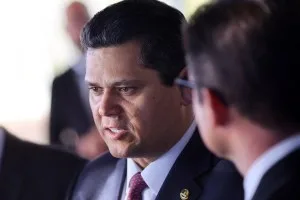 Fim da escala 6×1 avança, mas empresas pressionam Senado por mais debate