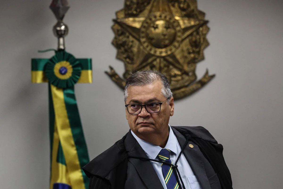 Moraes determina busca contra suposto informante de blogueiro que escreveu sobre Dino