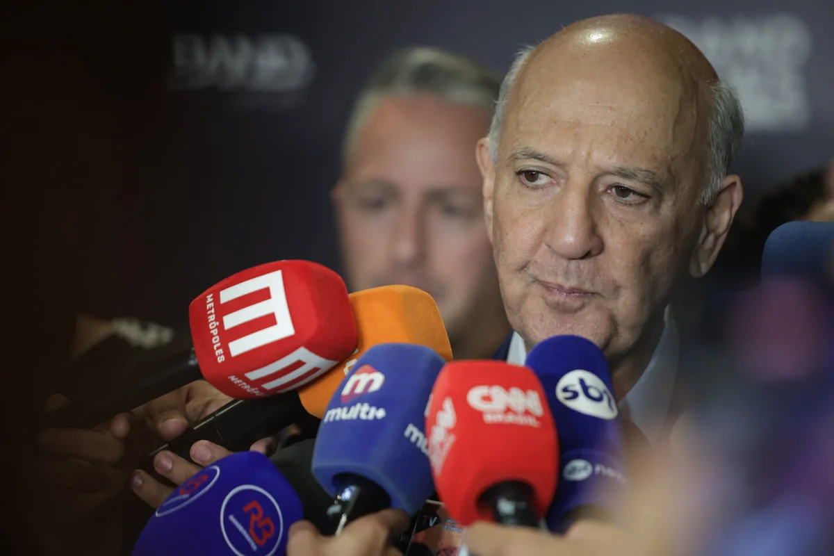 Arruda diz que dará posse a concursados aprovados na Saúde e Educação