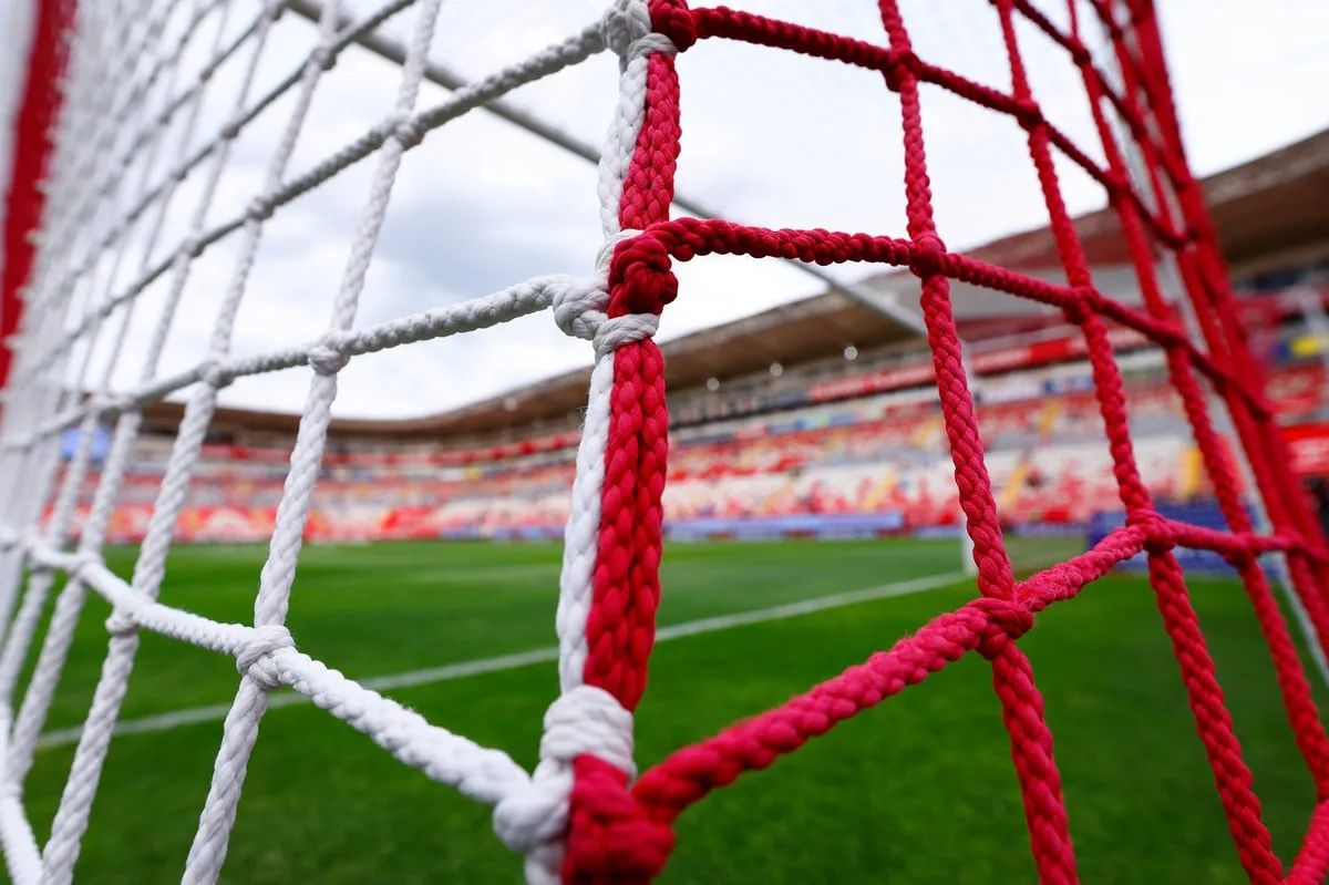 What does over/under 2.5 goals mean in betting?