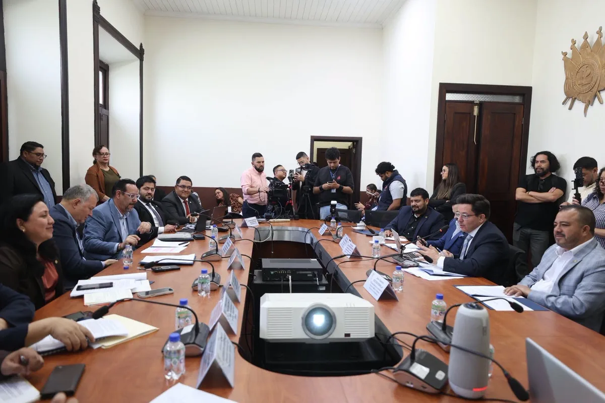 Guatemala: comisión de Finanzas del Congreso discute un fondo permanente para estabilizar los precios de los combustibles