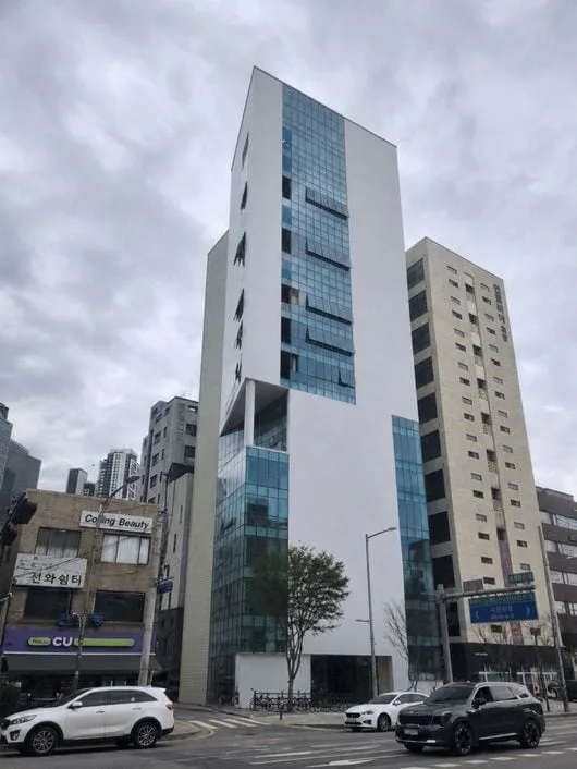 '마마무 소속사' RBW, 서울 광진구 신사옥 준공 완료..재무 리스크 끝냈다