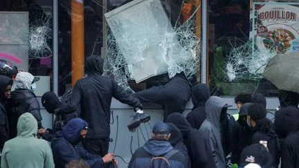"Une facture financière très élevée" : 1 500 commerçants ont été touchés par les violences en marge de la mobilisation du 17 octobre, selon une fédération de la distribution