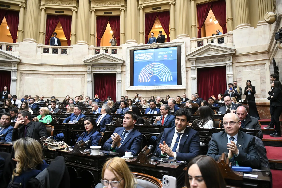 La morosidad crece en la agenda pública: la doble señal de la Iglesia y la “estrategia Adorni” en el Congreso