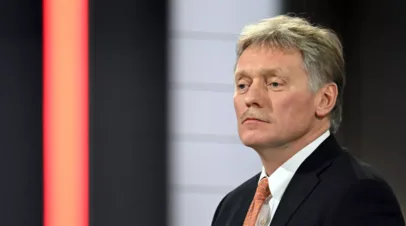 Песков поздравил россиян с Днём отца