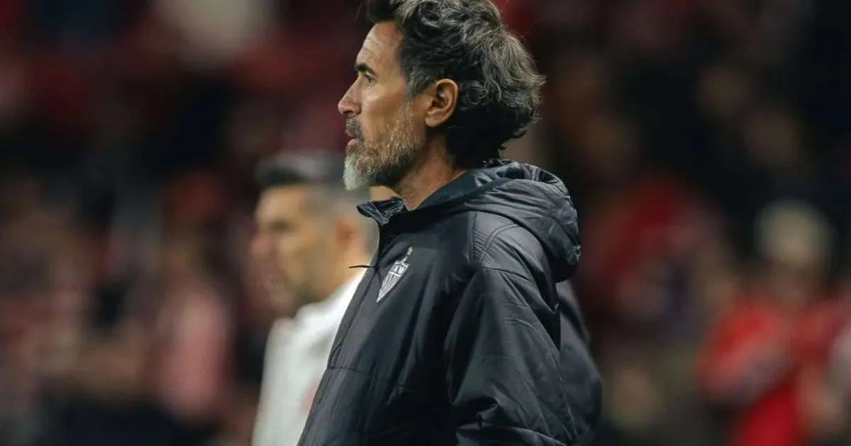 Eduardo Domínguez faz alerta antes de Atlético-MG x Cruzeiro pela Copa do Brasil