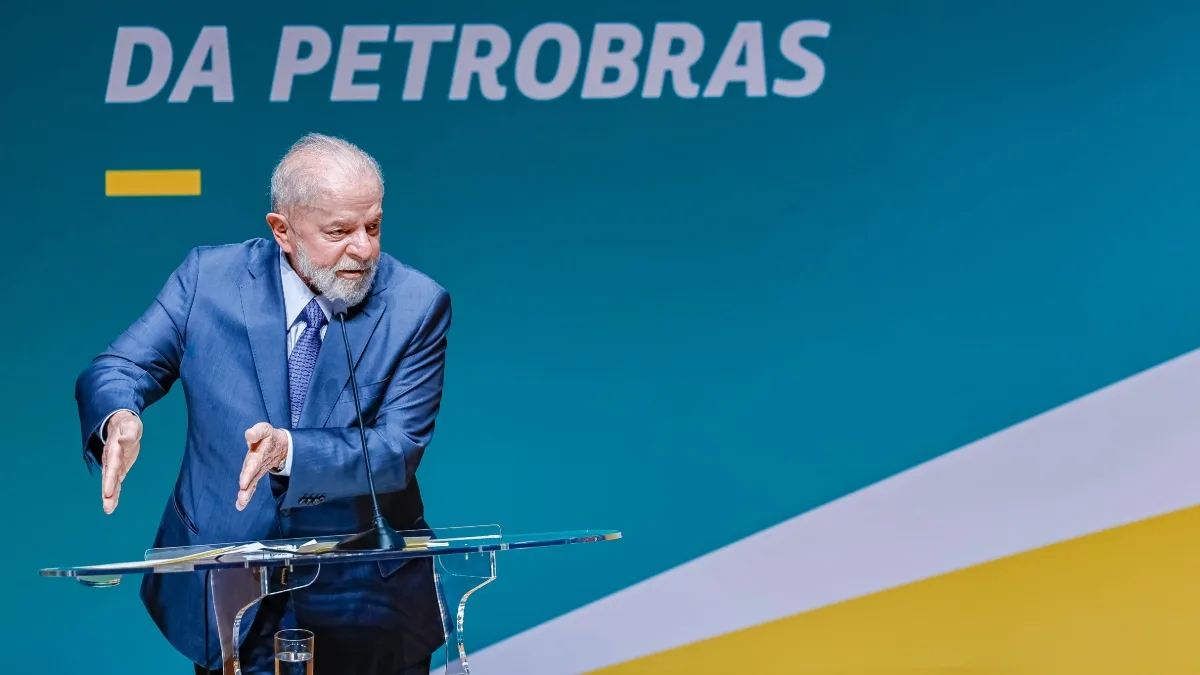 Gasolina e diesel mais baratos: Congresso aprova projeto articulado por Lula para reduzir preços