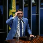 Moody’s vê corte de gastos sob Flávio Bolsonaro, mas aponta falta de detalhes e riscos no Congresso