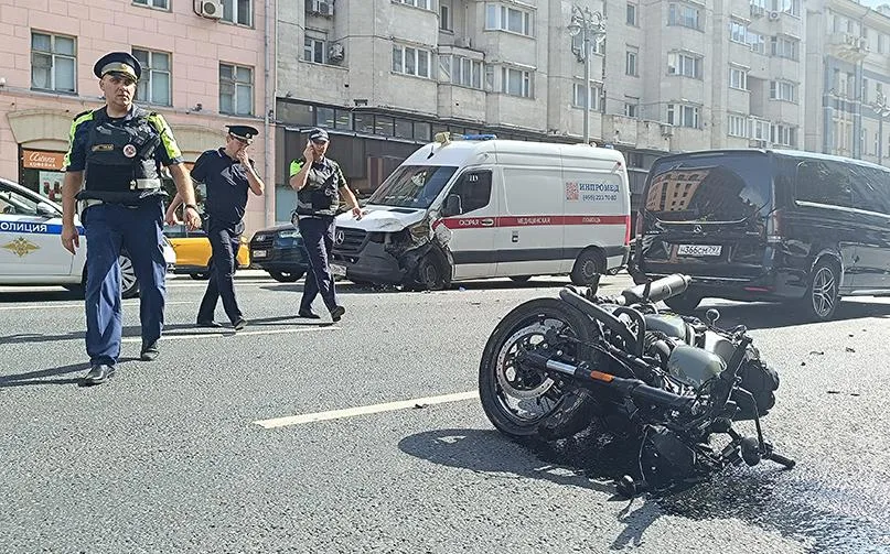 Место смертельного ДТП с зампредом правления Генбанка в Москве. Фото