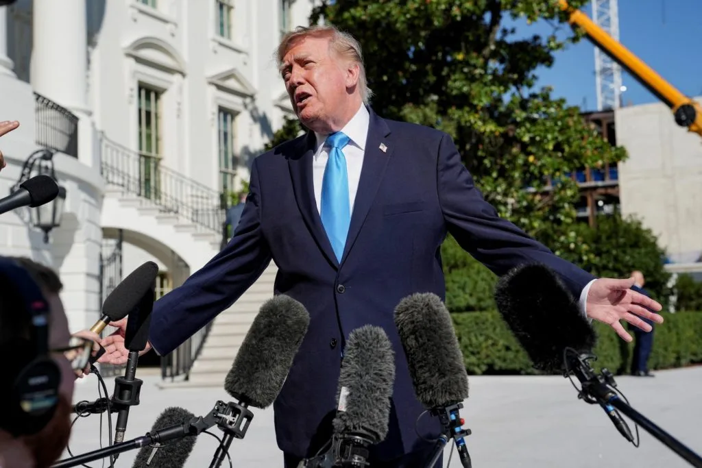 News Wrap: Judge extends White House access for news outlets