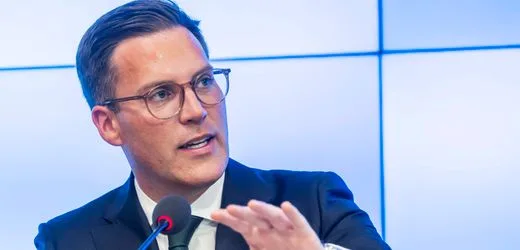 Baden-Württemberg: Innenminister leistet Erste Hilfe nach Unfall auf A8