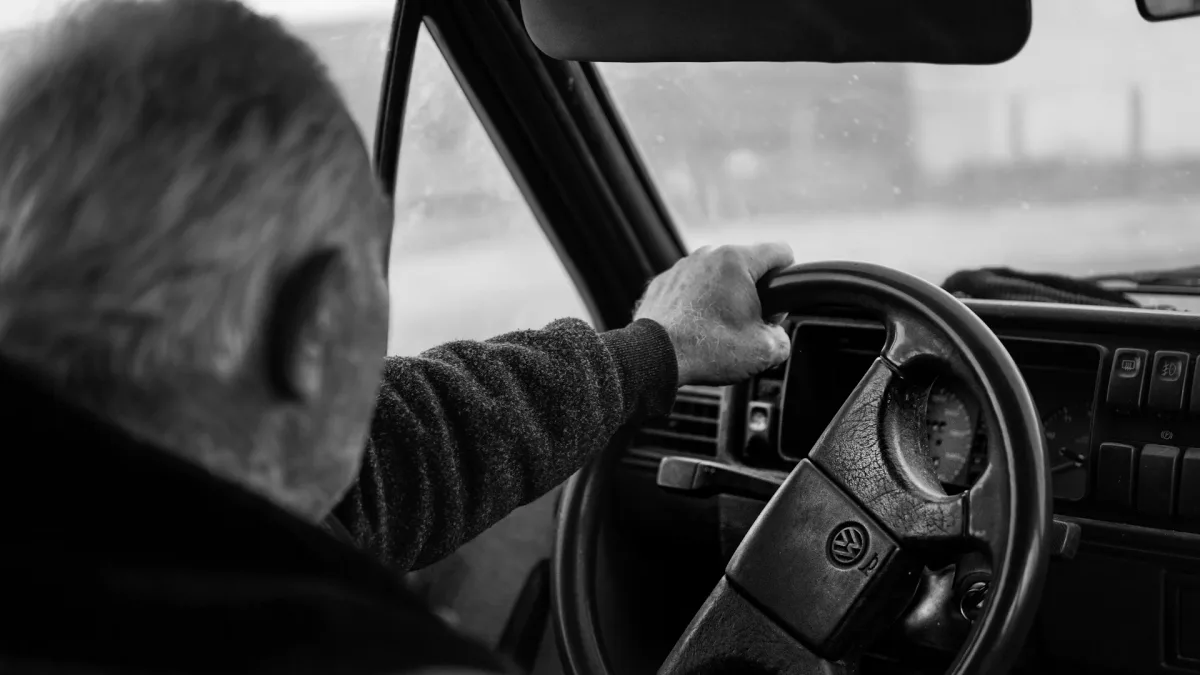 Exigência do Detran pode cassar CNH de motoristas idosos; entenda