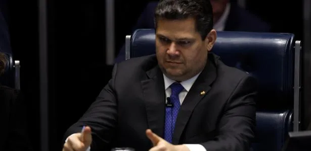 Por sobrevivência, Alcolumbre entrega agenda de Lula a 10 dias da eleição