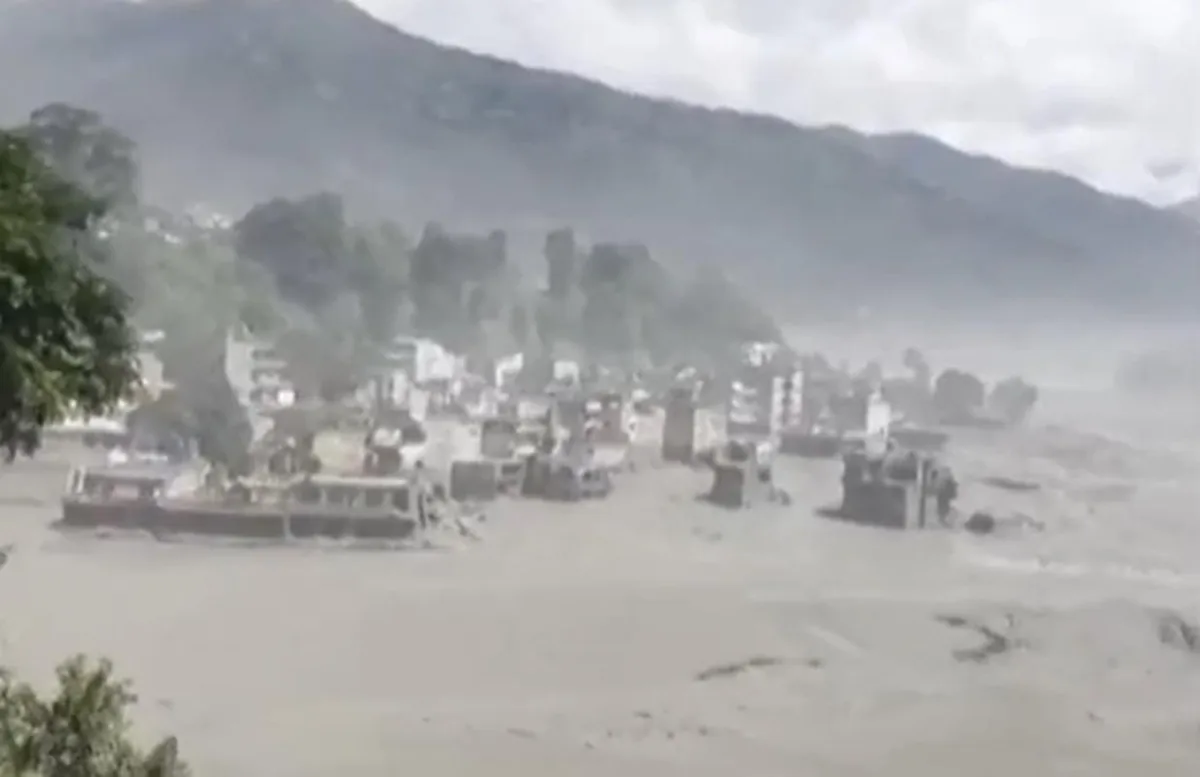 Terremoto causou deslizamento de terra e enchente no Nepal, diz chanceler