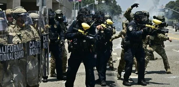 Autópsia aponta tiro nas costas em jovem morto pela Guarda Nacional nos EUA
