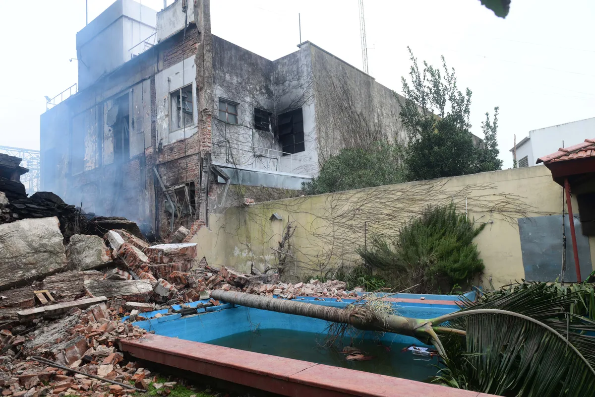 Apagón en La Plata: por la explosión, una casa se derrumbó