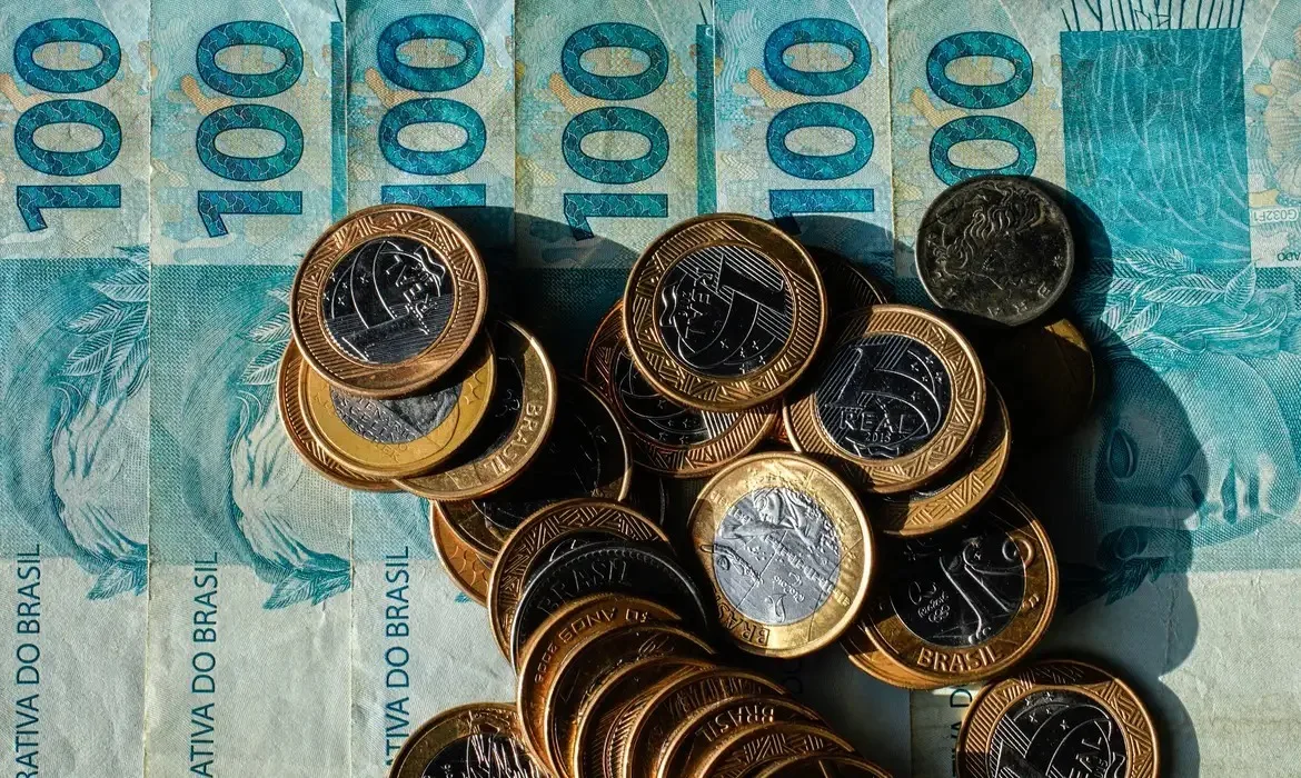 Governo paga até R$ 5,4 mil por mês para brasileiros estudarem neste país