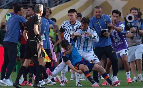FIFA sanciona a jugadores de Argentina y España por la pelea al finalizar la Final del Mundial 2026