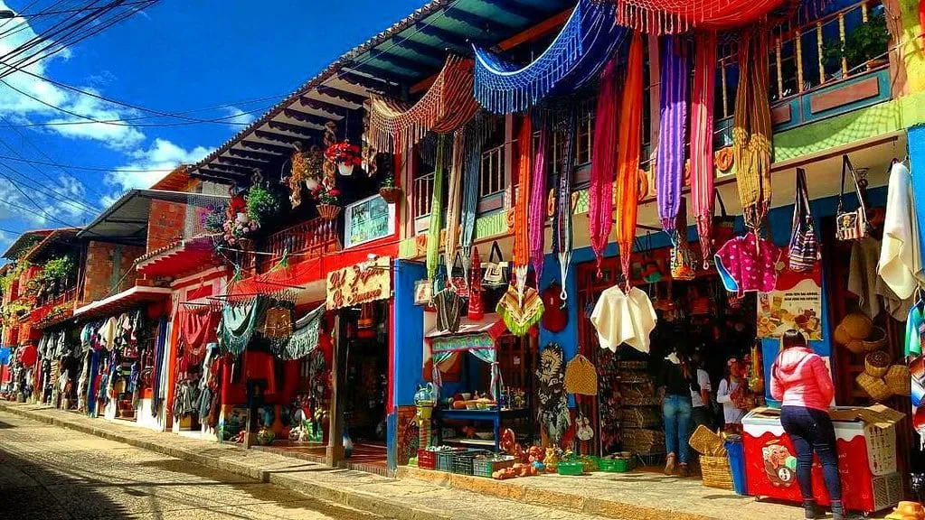 Ráquira, el pueblo de Boyacá donde las artesanías de barro también apuntan hacia las estrellas