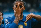 Chelsea goleia Bournemouth com dois gols de João Pedro