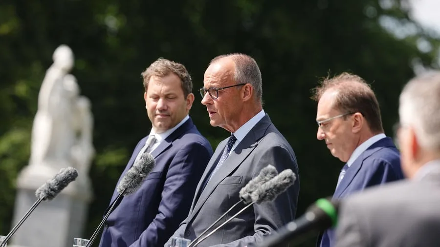 +++ Bundespolitik +++: Merz will „Rente mit 63“ abschaffen – und kritisiert Ost-Ministerpräsidenten