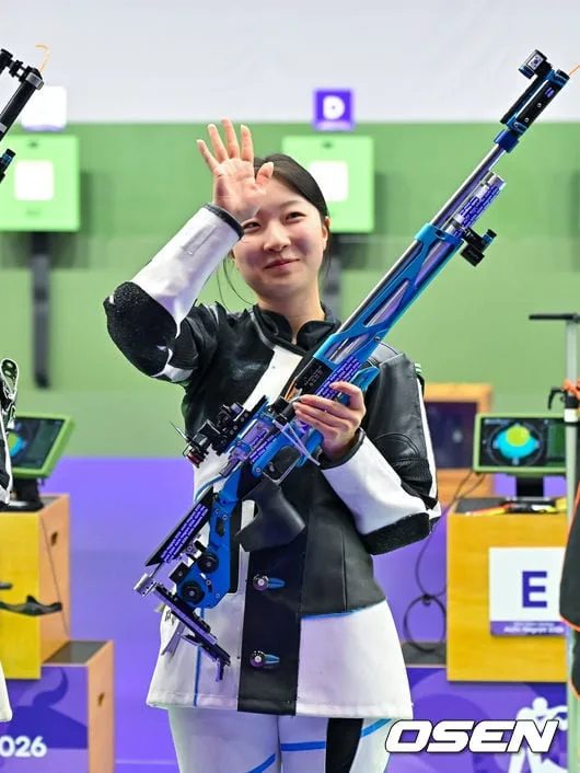 '올림픽 금메달 반효진, 이번에도 메달 쐈다!' 박하준과 마지막 한 발에 日 뒤집었다...0.4점 차 극적 은메달
