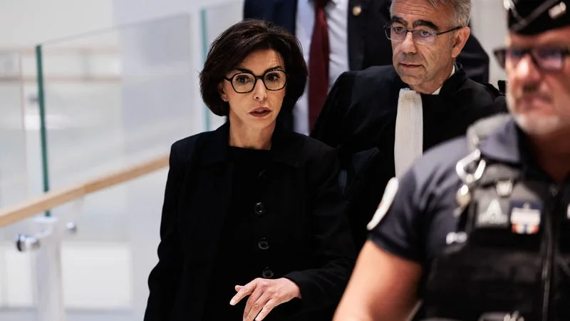 Jugée pour "un pacte de corruption" avec Carlos Ghosn, Rachida Dati assène avoir "exercé comme avocate"