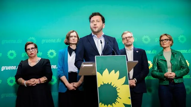 Kritik am Bundeskanzler: Grünenchef warnt vor Vertrauenskrise durch vorzeitigen Kanzlerwechsel