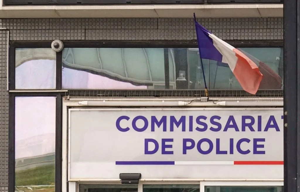 Alpes-Maritimes : Un adolescent de 17 ans retrouvé égorgé à Antibes, sa mère arrêtée