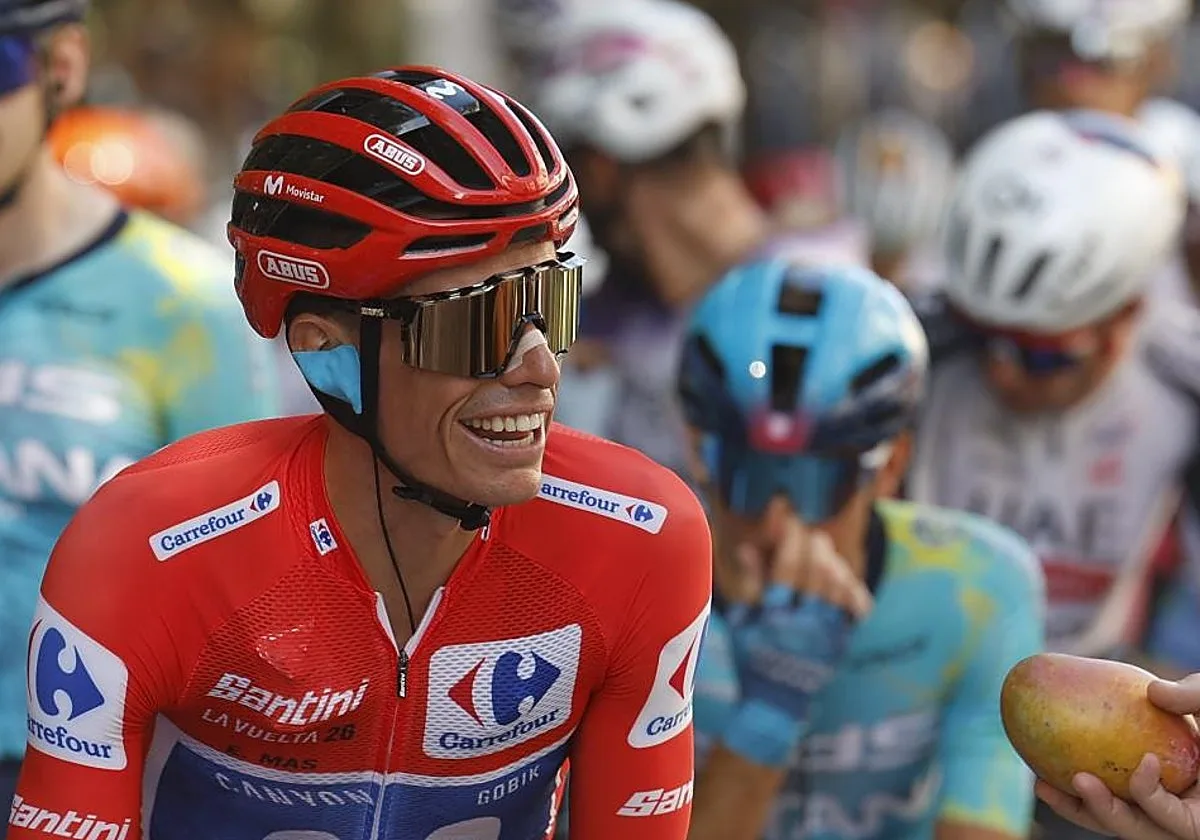 Calma tensa en la general: Enric Mas y Roglic guardan las garras para la batalla final en el Collado del Alguacil