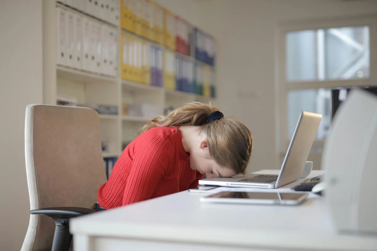 Cuando la semana es un lunes interminable en la oficina